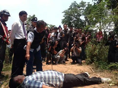 ฆ่าสาว 17 ทิ้งศพริมรั้ว ม.ดัง จับคนร้ายแล้ว เป็นเฒ่าวัย 71 ฆ่าสาว 17 ทิ้งศพริมรั้ว ม.ดัง จับคนร้ายแล้ว เป็นเฒ่าวัย 71