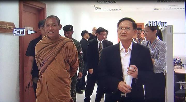 พุทธะอิสระ เจรจา สมชาย วงศ์สวัสดิ์ ชี้มือบึ้มมีอยู่ 2 มือ คือมือมึงกับมือกู พุทธะอิสระ เจรจา สมชาย วงศ์สวัสดิ์ ชี้มือบึ้มมีอยู่ 2 มือ คือมือมึงกับมือกู