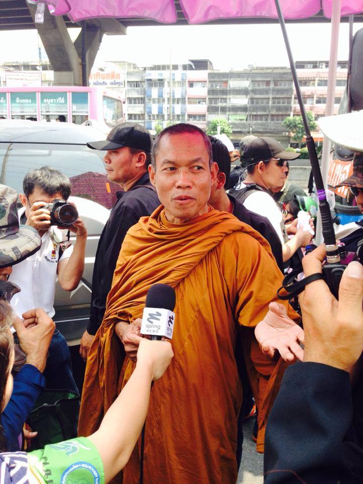 พุทธะอิสระ เจรจา สมชาย วงศ์สวัสดิ์ ชี้มือบึ้มมีอยู่ 2 มือ คือมือมึงกับมือกู พุทธะอิสระ เจรจา สมชาย วงศ์สวัสดิ์ ชี้มือบึ้มมีอยู่ 2 มือ คือมือมึงกับมือกู