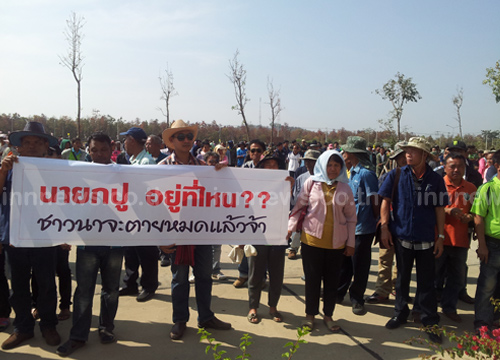 ชาวนาลำปลายมาศรวมตัวจี้รัฐจ่ายเงินจำนำข้าว ชาวนาลำปลายมาศรวมตัวจี้รัฐจ่ายเงินจำนำข้าว