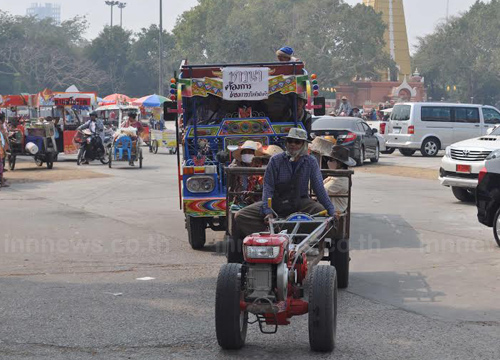 ม็อบชาวนา ปิด ก.พาณิชย์ ม็อบชาวนา ปิด ก.พาณิชย์