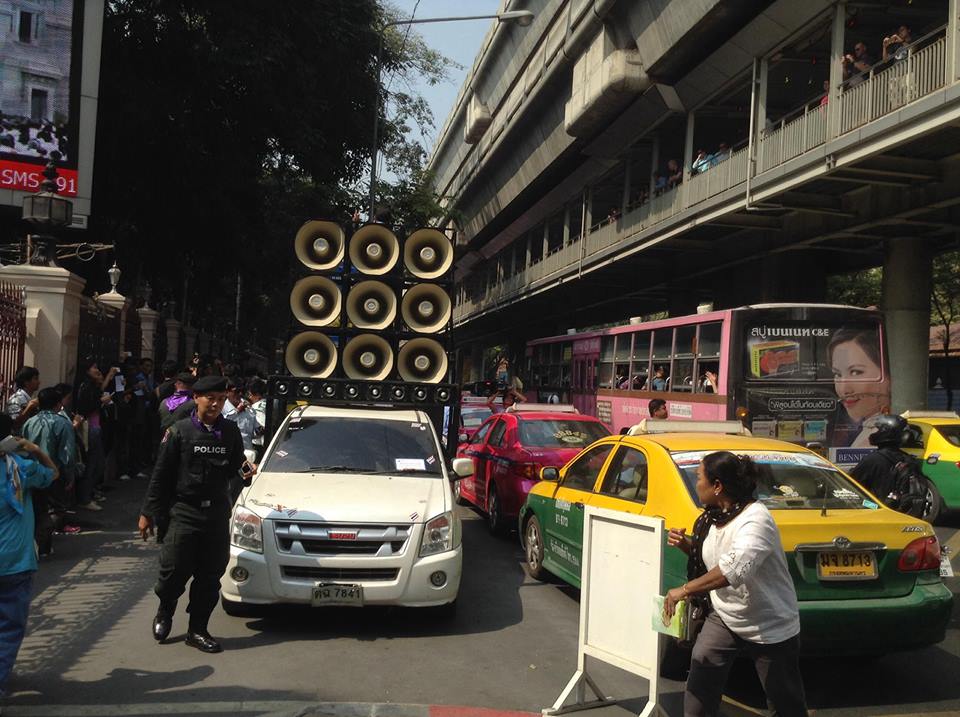 ม็อบแท็กซี่ บุก สตช. ค้านปิดกรุงเทพฯ ขวางการจราจร 1 ช่อง ม็อบแท็กซี่ บุก สตช. ค้านปิดกรุงเทพฯ ขวางการจราจร 1 ช่อง
