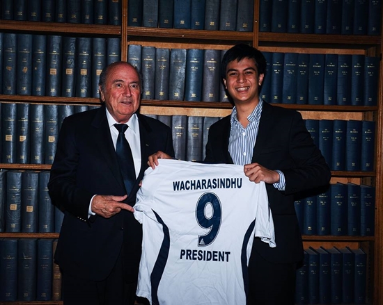 ไอติม พริษฐ์ วัชรสินธุ หลานอภิสิทธิ์ ไอติม พริษฐ์ วัชรสินธุ หลานอภิสิทธิ์