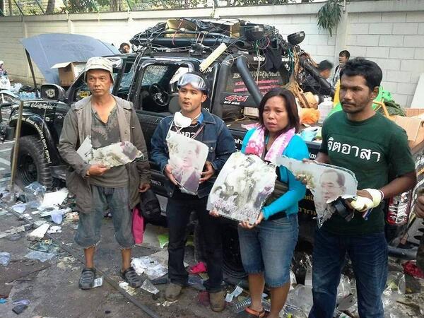 หนุ่มในคลิป ผมเผารถมันแล้ว ร้องสื่อถูกบิดเบือน ยันไม่รู้จักชายเสื้อเขียว หนุ่มในคลิป ผมเผารถมันแล้ว ร้องสื่อถูกบิดเบือน ยันไม่รู้จักชายเสื้อเขียว