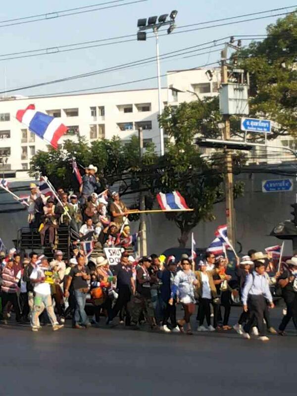 ชินวรณ์ บุณยเกียรติ นำ กปปส. สวนลุมฯ นับพันคน บุกกรมศุลกากร ชินวรณ์ บุณยเกียรติ นำ กปปส. สวนลุมฯ นับพันคน บุกกรมศุลกากร