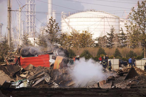 ท่อส่งน้ำมันระเบิดในจีน สังเวย 35 ศพ เจ็บกว่า 160 ราย ท่อส่งน้ำมันระเบิดในจีน สังเวย 35 ศพ เจ็บกว่า 160 ราย