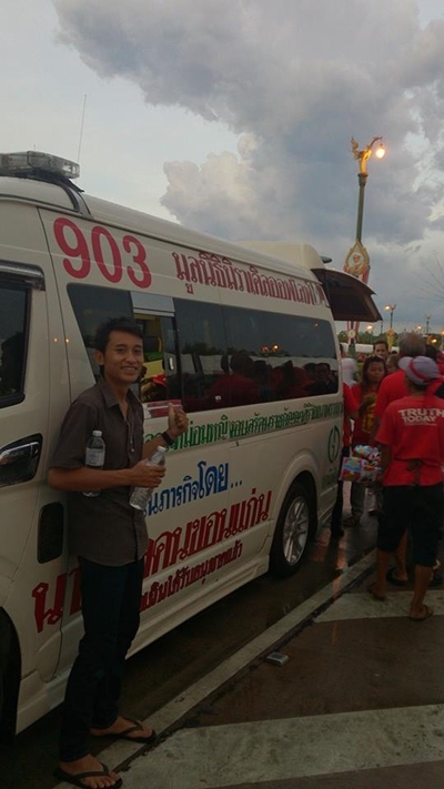 มูลนิธิมิราเคิลฯ ร้องถูกรถตู้ม็อบแดงแอบอ้างแจกของ มูลนิธิมิราเคิลฯ ร้องถูกรถตู้ม็อบแดงแอบอ้างแจกของ