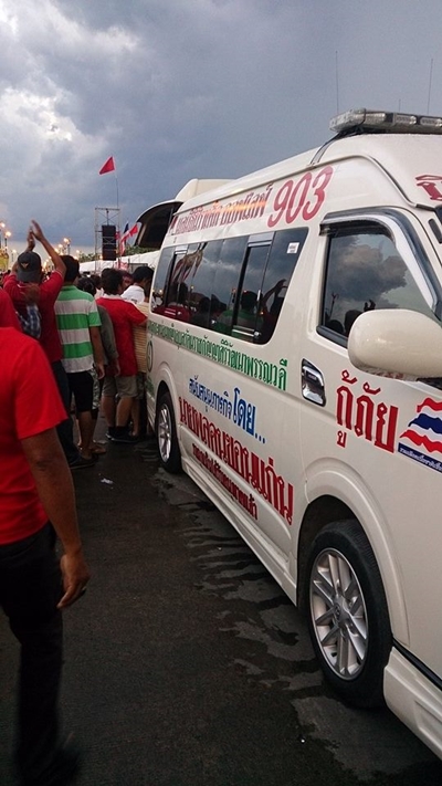 มูลนิธิมิราเคิลฯ ร้องถูกรถตู้ม็อบแดงแอบอ้างแจกของ มูลนิธิมิราเคิลฯ ร้องถูกรถตู้ม็อบแดงแอบอ้างแจกของ