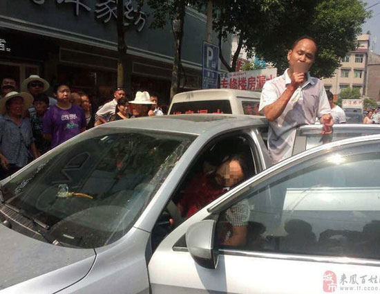 ลูกหนี้จีนเชือดคอเจ้าหนี้ดับ ก่อนโทรแจ้งตำรวจมาจับตัวเอง ลูกหนี้จีนเชือดคอเจ้าหนี้ดับ ก่อนโทรแจ้งตำรวจมาจับตัวเอง