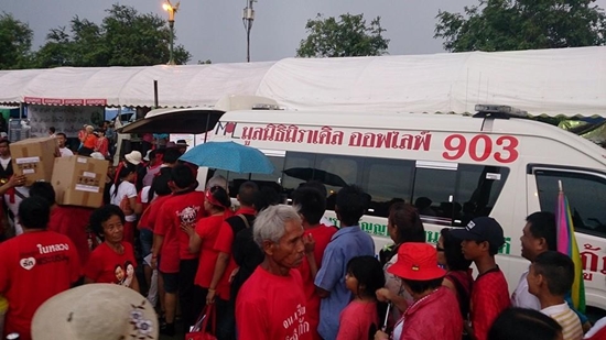 มูลนิธิมิราเคิลฯ ร้องถูกรถตู้ม็อบแดงแอบอ้างแจกของ มูลนิธิมิราเคิลฯ ร้องถูกรถตู้ม็อบแดงแอบอ้างแจกของ