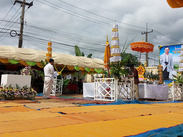 อนุสรณ์สถาน ภาพดอกไม้แห่งหัวใจ แม่เฒ่าตุ้ม จันทนิตย์ อนุสรณ์สถาน ภาพดอกไม้แห่งหัวใจ แม่เฒ่าตุ้ม จันทนิตย์