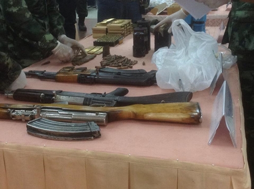 กอ.รส. แถลงจับอาวุธสงคราม-ระเบิดอื้อ ปัดพุ่งเป้าเสื้อแดง กอ.รส. แถลงจับอาวุธสงคราม-ระเบิดอื้อ ปัดพุ่งเป้าเสื้อแดง