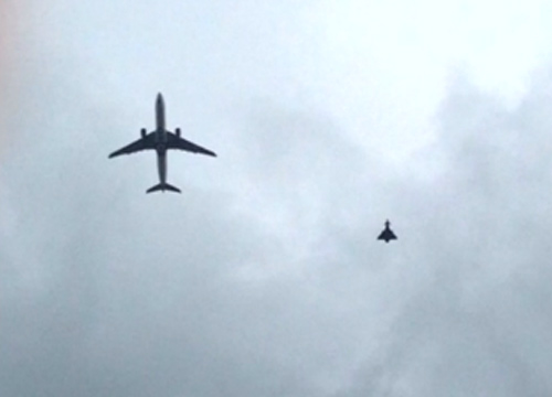 แค่เรื่องโกหก กาตาร์ แอร์เวย์ส ถูกขู่วางระเบิด อังกฤษส่งบินรบประกบ แค่เรื่องโกหก กาตาร์ แอร์เวย์ส ถูกขู่วางระเบิด อังกฤษส่งบินรบประกบ