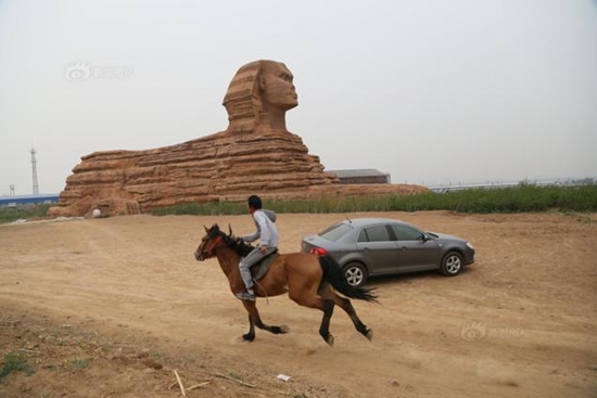 จีนเปิดตัวมหาสฟิงซ์แห่งกิซ่า ก๊อบปี้จากอียิปต์เป๊ะ จีนเปิดตัวมหาสฟิงซ์แห่งกิซ่า ก๊อบปี้จากอียิปต์เป๊ะ