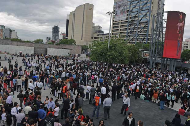 แผ่นดินไหวเม็กซิโก 6.4 แมกนิจูด ประชาชนแตกตื่น แผ่นดินไหวเม็กซิโก 6.4 แมกนิจูด ประชาชนแตกตื่น