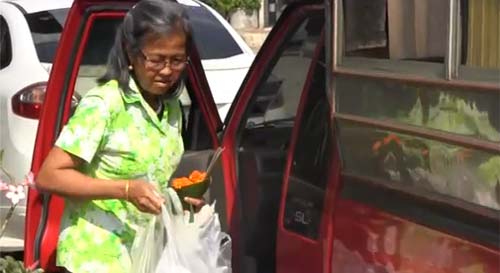 ครูอนุบาล อ้างได้รับคำสั่งจากหลวงพ่อ ทำพิธีแก้บ้านงูเห่าบุก ครูอนุบาล อ้างได้รับคำสั่งจากหลวงพ่อ ทำพิธีแก้บ้านงูเห่าบุก