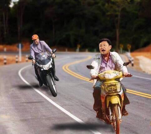 ชาวเน็ตเปิดศึกงัดหลักฐาน โชว์รูปเทียบ บิ๊กตู่-ทักษิณ ขณะขี่มอเตอร์ไซค์ ชาวเน็ตเปิดศึกงัดหลักฐาน โชว์รูปเทียบ บิ๊กตู่-ทักษิณ ขณะขี่มอเตอร์ไซค์