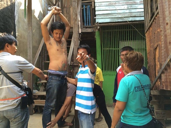 สาวถูกแฟนจับขัง โพสต์เฟซขอความช่วยเหลือ ตำรวจบุกช่วยสำเร็จ สาวถูกแฟนจับขัง โพสต์เฟซขอความช่วยเหลือ ตำรวจบุกช่วยสำเร็จ