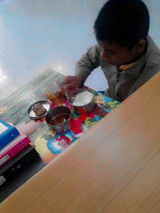 ผู้ใจบุญรุดช่วย เด็ก ม.1 กินข้าวคลุกน้ำปลา แม่ตาย พ่อติดคุก ผู้ใจบุญรุดช่วย เด็ก ม.1 กินข้าวคลุกน้ำปลา แม่ตาย พ่อติดคุก