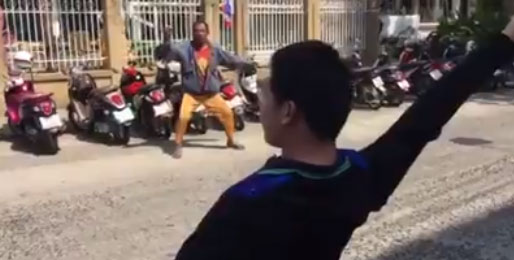 จะเป็นอย่างไร เมื่อคนบ้า มาปะทะ กะเทยไทย จะเป็นอย่างไร เมื่อคนบ้า มาปะทะ กะเทยไทย