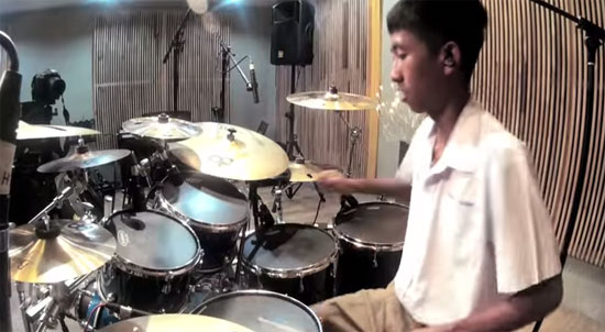 เปิดตัว น้องเซฟ มือกลองอัจฉริยะวัย 17 ปี ที่กำลังดังในเน็ต เปิดตัว น้องเซฟ มือกลองอัจฉริยะวัย 17 ปี ที่กำลังดังในเน็ต