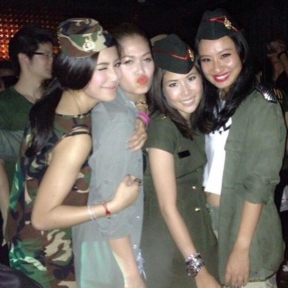 โฆษก ทบ. แจงปาร์ตี้เบิร์ธเดย์ ตั๊น จิตภัสร์ ดาราแต่งลายพราง เป็นแค่สีสัน โฆษก ทบ. แจงปาร์ตี้เบิร์ธเดย์ ตั๊น จิตภัสร์ ดาราแต่งลายพราง เป็นแค่สีสัน