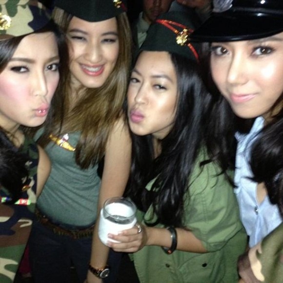 โฆษก ทบ. แจงปาร์ตี้เบิร์ธเดย์ ตั๊น จิตภัสร์ ดาราแต่งลายพราง เป็นแค่สีสัน โฆษก ทบ. แจงปาร์ตี้เบิร์ธเดย์ ตั๊น จิตภัสร์ ดาราแต่งลายพราง เป็นแค่สีสัน