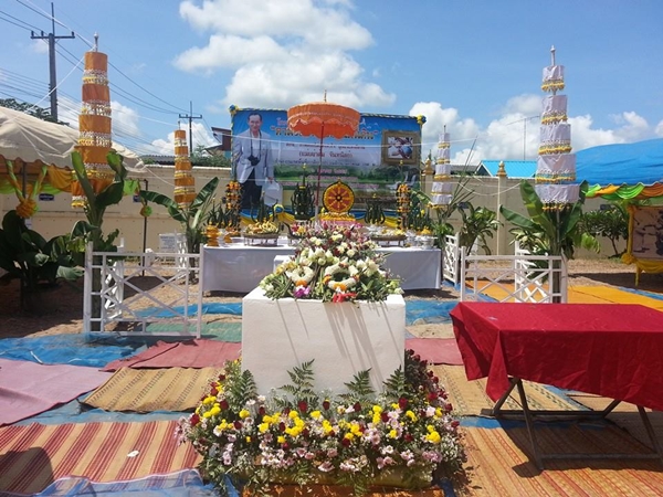 อนุสรณ์สถาน ภาพดอกไม้แห่งหัวใจ แม่เฒ่าตุ้ม จันทนิตย์ อนุสรณ์สถาน ภาพดอกไม้แห่งหัวใจ แม่เฒ่าตุ้ม จันทนิตย์