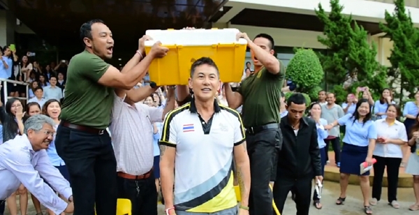 จุตินันท์ ภิรมย์ภักดี #IceBucketChallenge พร้อมบริจาค 1 ล้าน ท้าประยุทธ์ต่อ จุตินันท์ ภิรมย์ภักดี #IceBucketChallenge พร้อมบริจาค 1 ล้าน ท้าประยุทธ์ต่อ