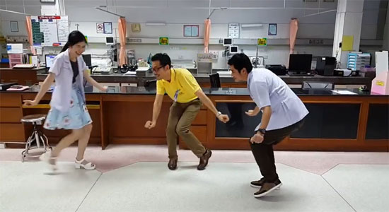 คลิปหมอ-พยาบาล รพ.สุไหง-โกลก เต้นเพลงชักกระตุก สวัสดีปีใหม่ คลิปหมอ-พยาบาล รพ.สุไหง-โกลก เต้นเพลงชักกระตุก สวัสดีปีใหม่