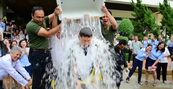 จุตินันท์ ภิรมย์ภักดี #IceBucketChallenge พร้อมบริจาค 1 ล้าน ท้าประยุทธ์ต่อ จุตินันท์ ภิรมย์ภักดี #IceBucketChallenge พร้อมบริจาค 1 ล้าน ท้าประยุทธ์ต่อ