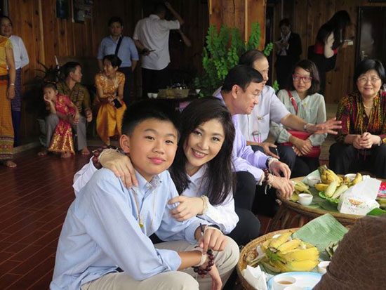 ภาพยิ่งลักษณ์-น้องไปป์ ที่จีน ภาพยิ่งลักษณ์-น้องไปป์ ที่จีน