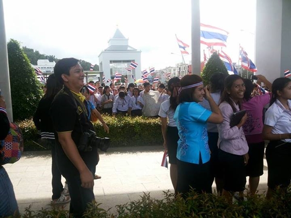 เวที 2 ล้านล้าน มอ.หาดใหญ่ ล่ม ! ถูกพลังมวลชนบุกยึดเวที เวที 2 ล้านล้าน มอ.หาดใหญ่ ล่ม ! ถูกพลังมวลชนบุกยึดเวที