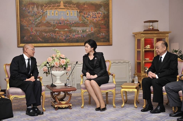 นายกฯ ถกท่านทูตวีรชัย ปมเขาพระวิหาร ก่อนแจงสภา นายกฯ ถกท่านทูตวีรชัย ปมเขาพระวิหาร ก่อนแจงสภา