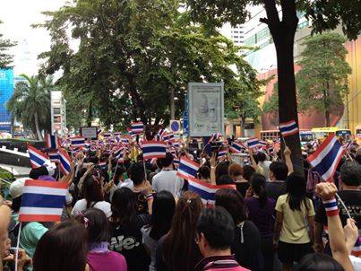 หมอตุลย์ รวมพลมวลชนหน้า CTW ค้านนิรโทษฯ-เขาพระวิหาร หมอตุลย์ รวมพลมวลชนหน้า CTW ค้านนิรโทษฯ-เขาพระวิหาร