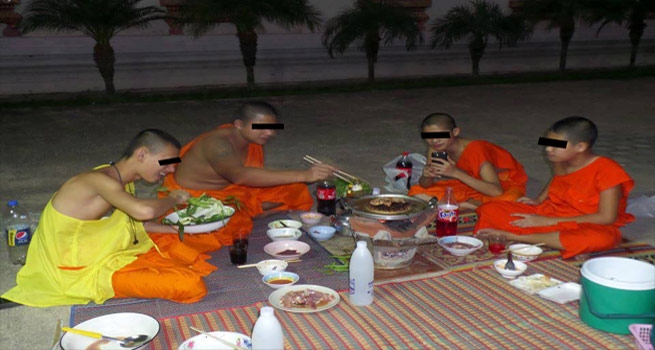 พระกินหมูกะทะ พระกินหมูกะทะ