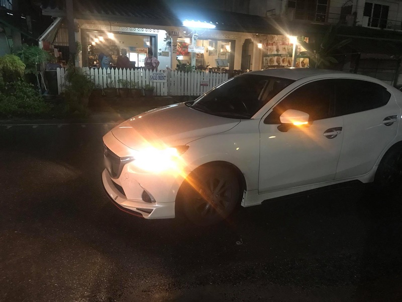 สาวแฉโดนรถนักร้องสาวถอยชน สาวแฉโดนรถนักร้องสาวถอยชน