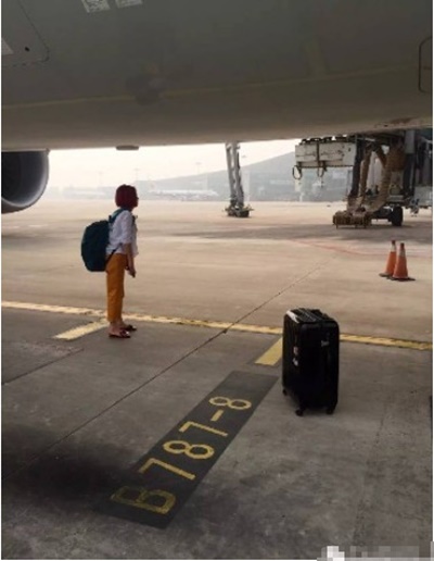 สาวป่วนวิ่งขวางเครื่องบินบนรันเวย์ สาวป่วนวิ่งขวางเครื่องบินบนรันเวย์