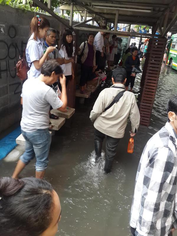 สั่งฝนตกห้ามรถติดเกิน 1 ชม. ตกกลางคืน ตี 5 น้ำต้องแห้ง-ไม่แห้งปิดถนน สั่งฝนตกห้ามรถติดเกิน 1 ชม. ตกกลางคืน ตี 5 น้ำต้องแห้ง-ไม่แห้งปิดถนน