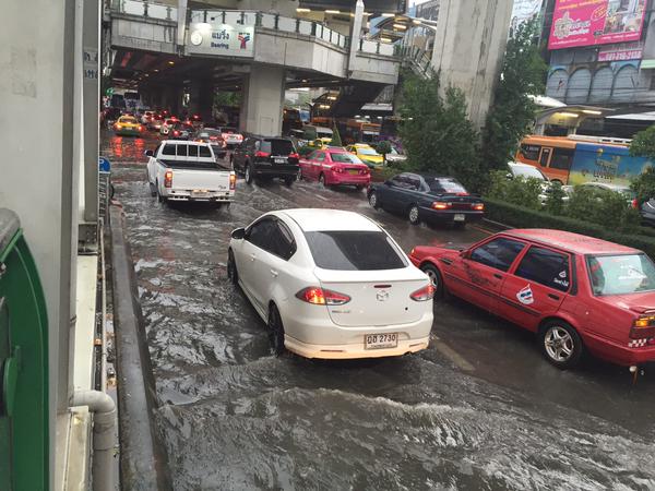 สั่งฝนตกห้ามรถติดเกิน 1 ชม. ตกกลางคืน ตี 5 น้ำต้องแห้ง ไม่แห้งปิดถนน สั่งฝนตกห้ามรถติดเกิน 1 ชม. ตกกลางคืน ตี 5 น้ำต้องแห้ง-ไม่แห้งปิดถนน