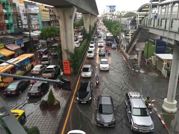 สั่งฝนตกห้ามรถติดเกิน 1 ชม. ตกกลางคืน ตี 5 น้ำต้องแห้ง-ไม่แห้งปิดถนน สั่งฝนตกห้ามรถติดเกิน 1 ชม. ตกกลางคืน ตี 5 น้ำต้องแห้ง-ไม่แห้งปิดถนน