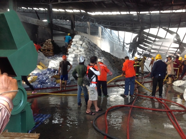 ไฟไหม้โรงงานพลาสติกสมุทรสาคร ไฟไหม้โรงงานพลาสติกสมุทรสาคร