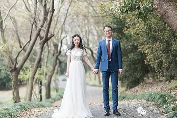 หนุ่มแชะรูปติดหญิงแปลกหน้า 16 ปีต่อมา เธอกลายเป็นแม่ยายของเขา หนุ่มแชะรูปติดหญิงแปลกหน้า 16 ปีต่อมา เธอกลายเป็นแม่ยายของเขา