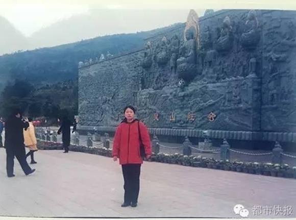 หนุ่มแชะรูปติดหญิงแปลกหน้า 16 ปีต่อมา เธอกลายเป็นแม่ยายของเขา หนุ่มแชะรูปติดหญิงแปลกหน้า 16 ปีต่อมา เธอกลายเป็นแม่ยายของเขา