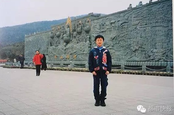 หนุ่มแชะรูปติดหญิงแปลกหน้า 16 ปีต่อมา เธอกลายเป็นแม่ยายของเขา หนุ่มแชะรูปติดหญิงแปลกหน้า 16 ปีต่อมา เธอกลายเป็นแม่ยายของเขา