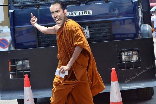 พระชูนิ้วกลาง พระชูนิ้วกลาง