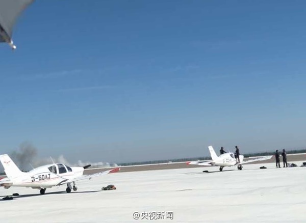 เครื่องบินผาดโผนพุ่งดิ่งพสุธากลางงานแอร์โชว์ เครื่องบินผาดโผนพุ่งดิ่งพสุธากลางงานแอร์โชว์