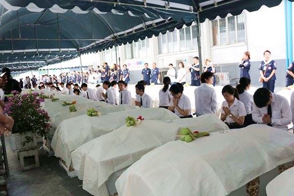 พิธีบรรจุร่าง-ขอขมา อาจารย์ใหญ่ พิธีบรรจุร่าง-ขอขมา อาจารย์ใหญ่