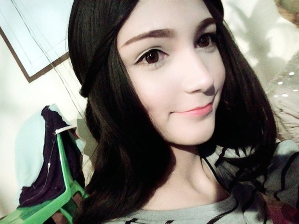 เด็กนักเรียนชายหน้าสวยเหมือนตุ๊กตา เด็กนักเรียนชายหน้าสวยเหมือนตุ๊กตา