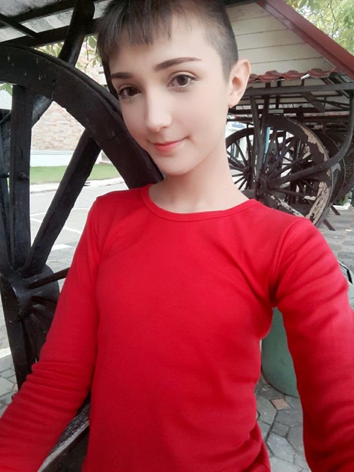 เด็กนักเรียนชายหน้าสวยเหมือนตุ๊กตา เด็กนักเรียนชายหน้าสวยเหมือนตุ๊กตา